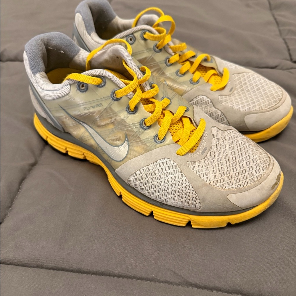 Nike Flywire Sneakers in Gray and Yellow